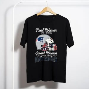 Real Women Love Football Smart Women Love The Patriots Snoopy Patriots Helmet T-Shirt