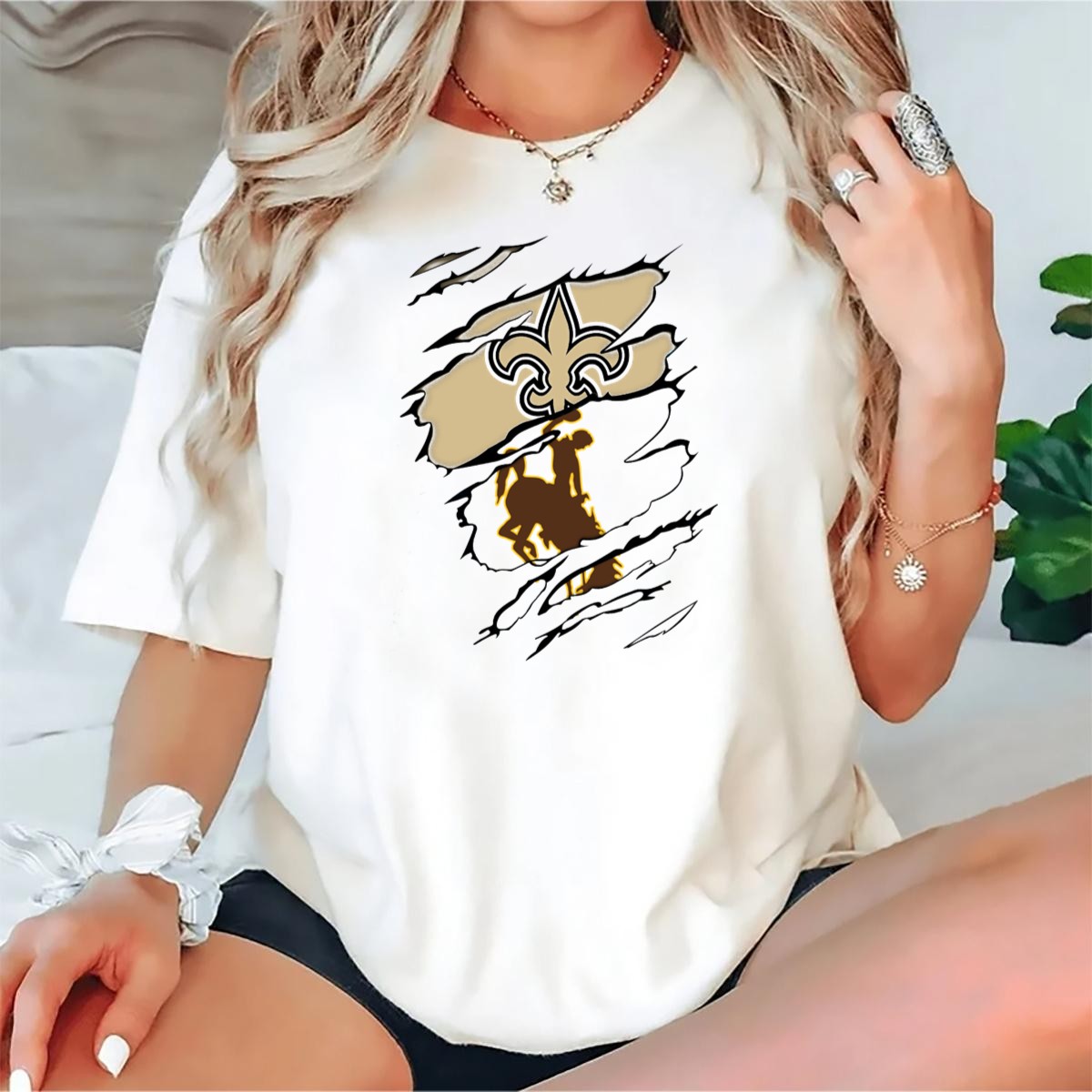 Saints-Wyoming-Fleur-De-Lis-Rodeo-Rider-Tear-T-Shirt-1_t-shirt-2_3