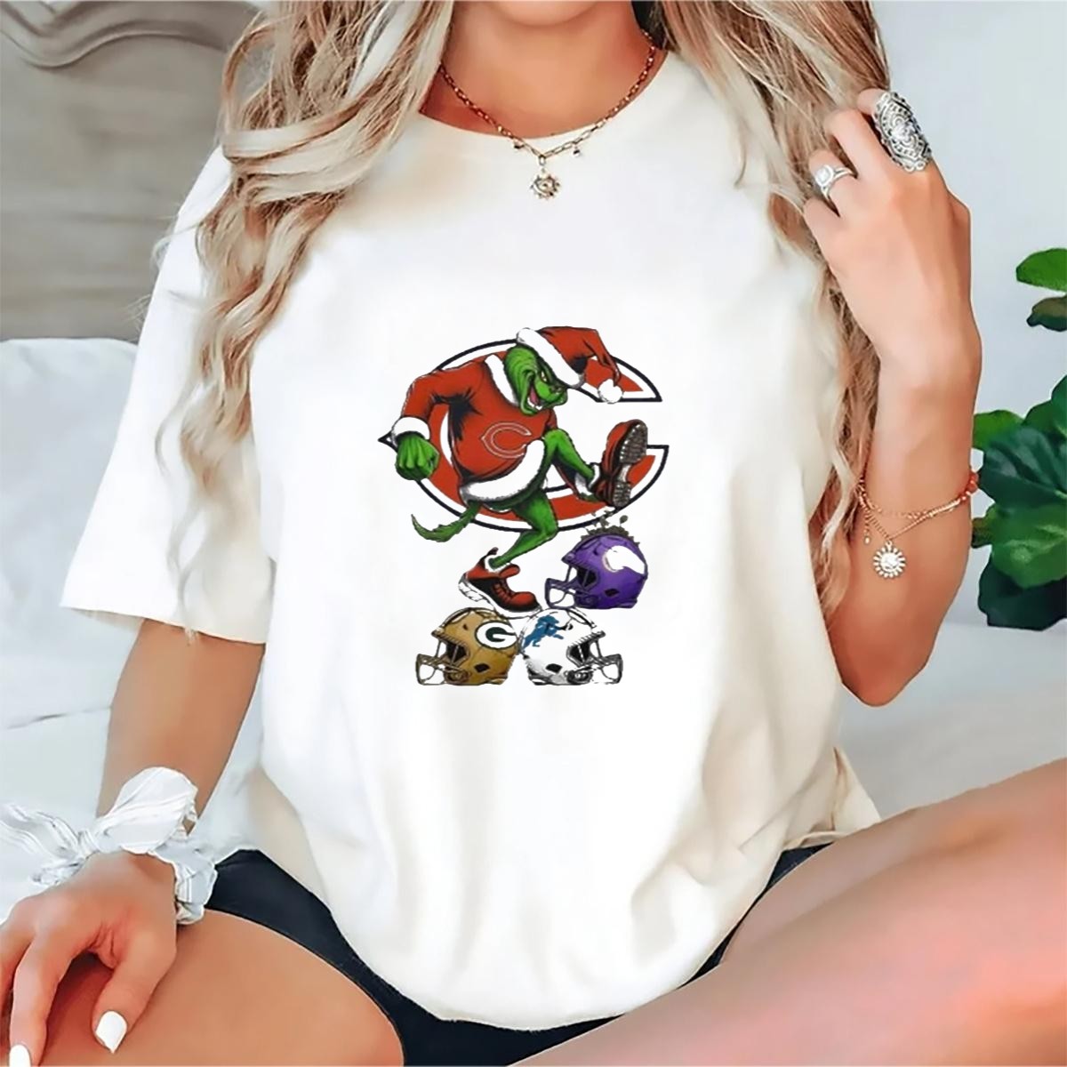 Santa-Grinch-Chicago-Bears-Stomp-On-Nfl-Teams-Christmas-2024-Packers-Vikings-Panthers-T-Shirt-1_t-shirt-1_2