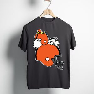 Snoopy And Woodstock Resting On Cleveland Browns Helmet T-Shirt