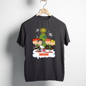 Snoopy Christmas Cleveland Browns Peanuts Characters Holiday Scene T-Shirt
