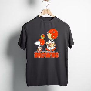 Snoopy Cleveland Browns Football Fans Peanuts Characters T-Shirt