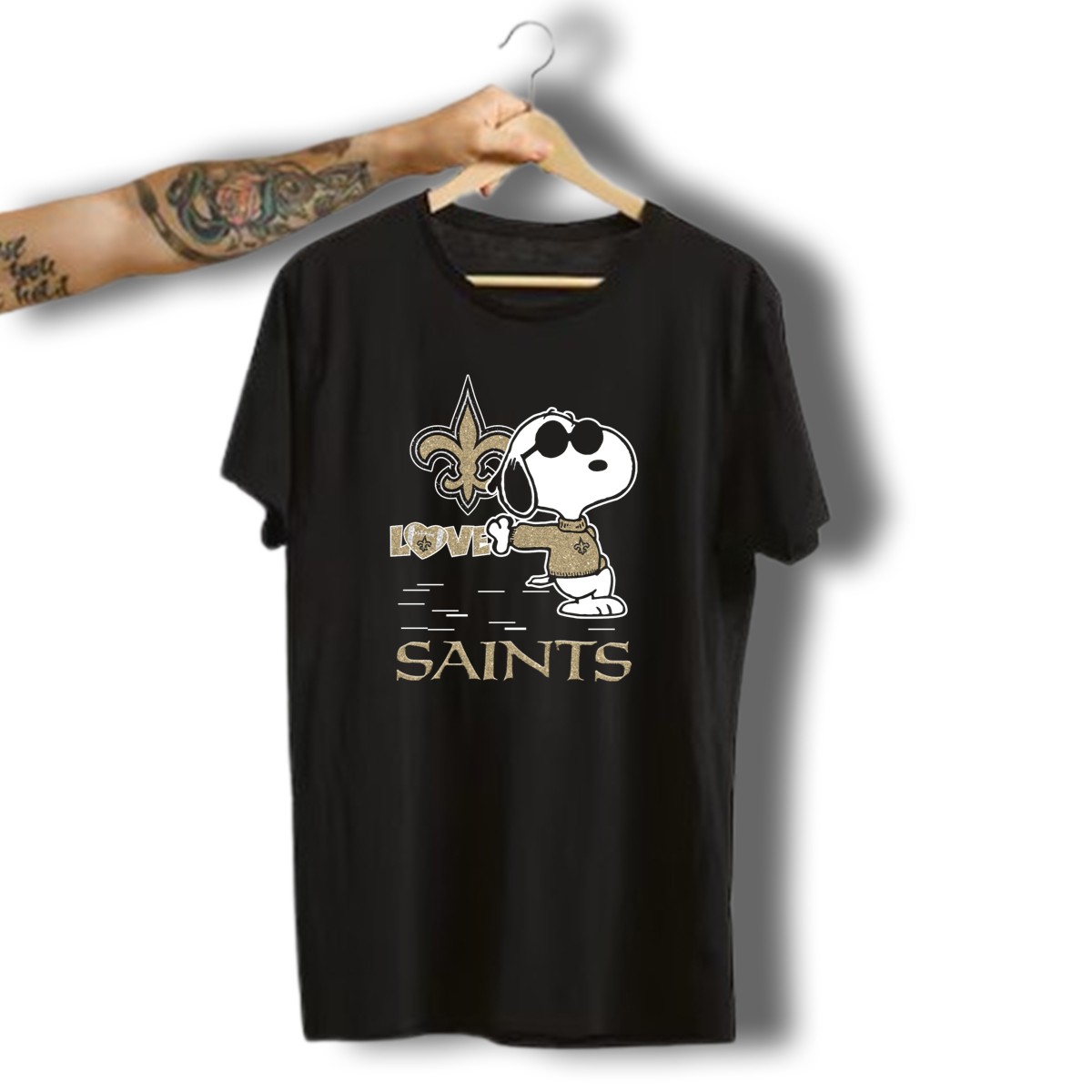 Snoopy-Love-New-Orleans-Saints-Fleur-De-Lis-T-Shirt-1_t-shirt-3_4