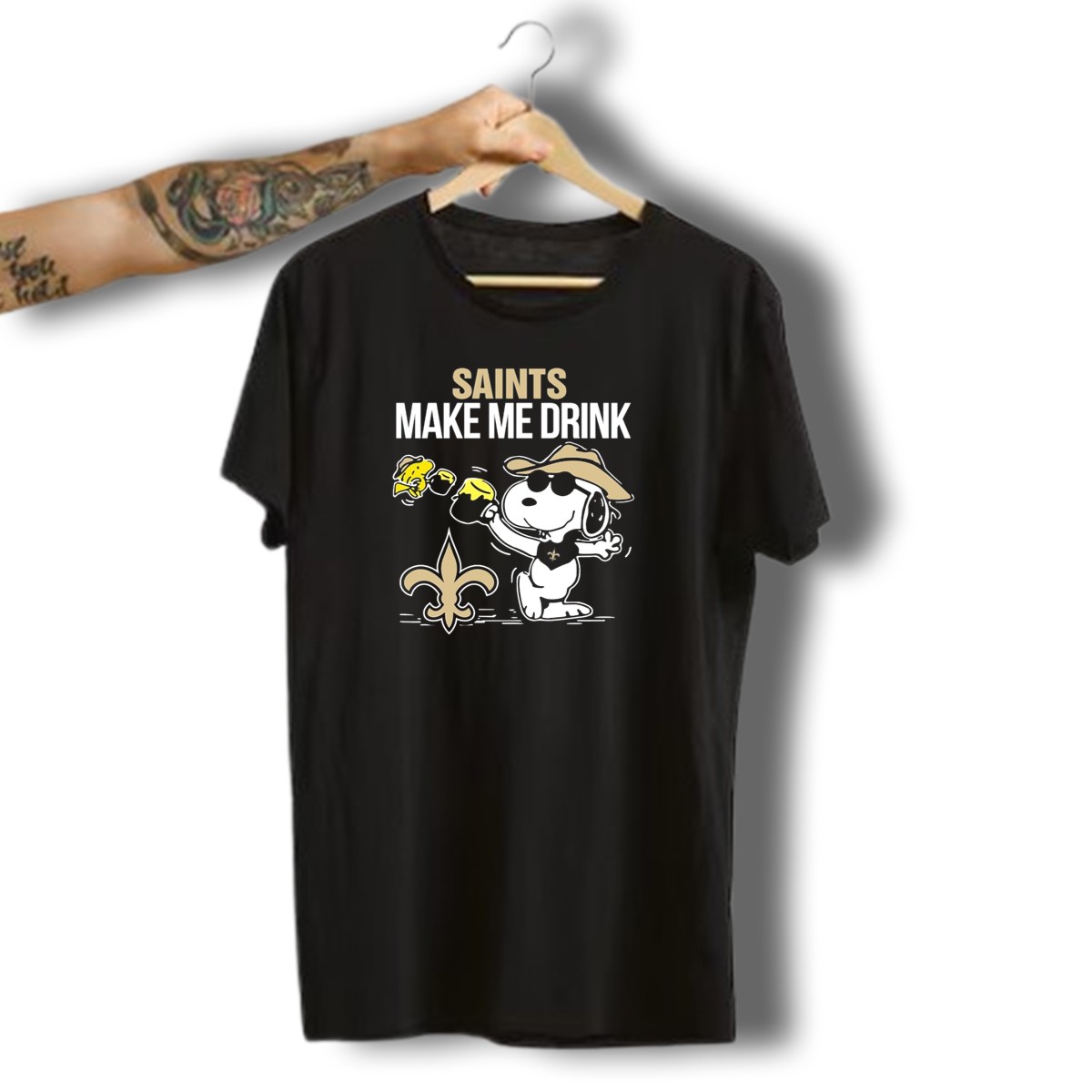Snoopy-Saints-Make-Me-Drink-With-Football-Logo-And-Hat-T-Shirt-1_t-shirt-3_4