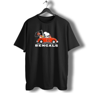 Snoopy and Woodstock Driving Cincinnati Bengals Car with Flag T-Shirt