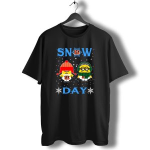 Snow Day For Cincinnati Bengals Vs Minion Winter Fun Fan Holiday T-Shirt