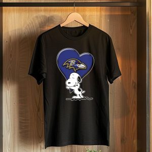 Snp V1 Baltimore Ravens Heart And Snoopy Hug T-Shirt