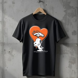 Snp V1 Denver Broncos Snoopy Hugging Heart T-Shirt