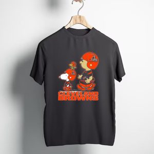 Snpfootball CLEVELAND BROWNS Peanuts Characters Football Helmets T-Shirt