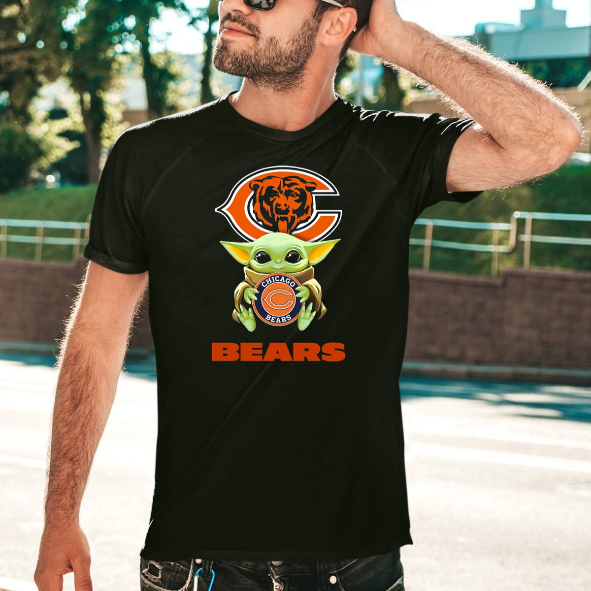 Star-Wars-Baby-Yoda-Holding-Chicago-Bears-Emblem-T-Shirt-1_t-shirt-4_5