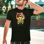 Star-Wars-Baby-Yoda-Hugging-Cincinnati-Bengals-Logo-Football-T-Shirt-1_t-shirt-4_5