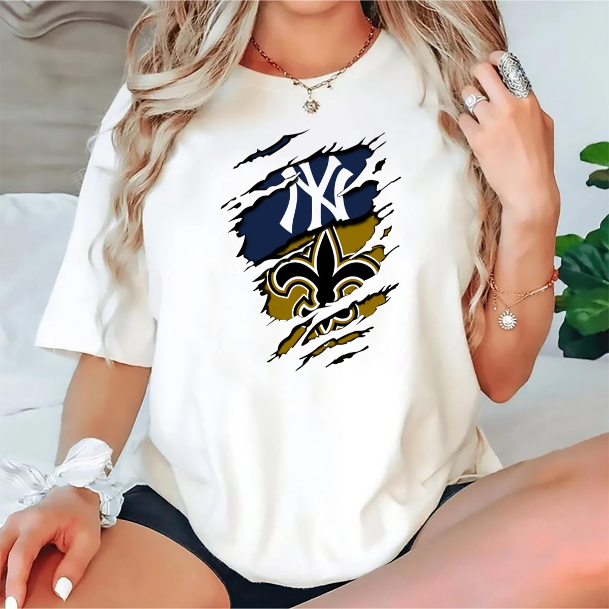 Yankees-Saints-Fleur-De-Lis-Ripped-T-Shirt-1_t-shirt-2_3