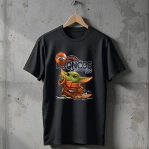 Yoda V1 Denver Broncos Alien Holding Balloon And Football T-Shirt