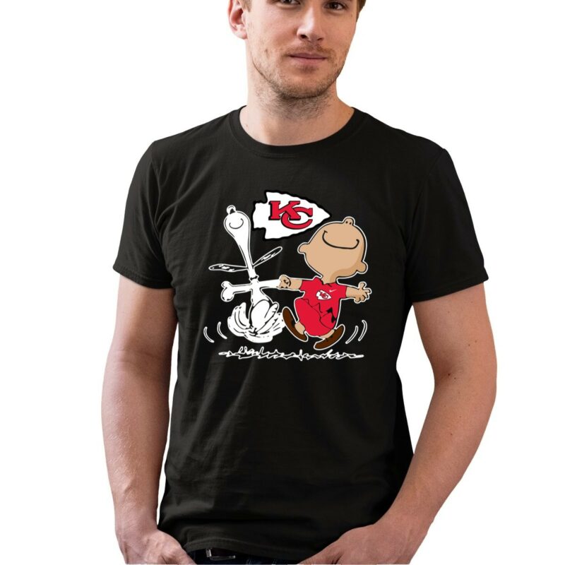 Charlie Brown And Snoopy Kansas City Chiefs 0 T Shirt.jpg