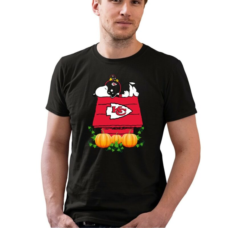 Kansas City Chiefs Snoopy Pumpkin House 0 T Shirt.jpg