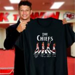 kansas city chiefs the chiefs abbey road players signature 3 t shirt.jpg