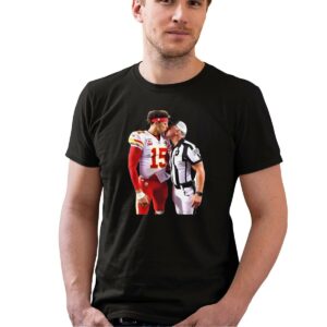 patrick mahomes kissing ref 0 t shirt.jpg