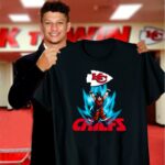 son goku lift up logo kansas city chiefs 3 t shirt.jpg